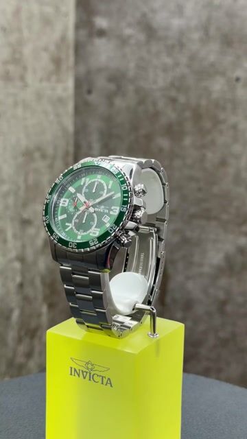 Invicta Specialty 49094 F&eacute;rfi &oacute;ra - Quartz szerkezet - Rozsdamentes ac&eacute;l z&ouml;ld sz&aacute;mlappal - 45 mm