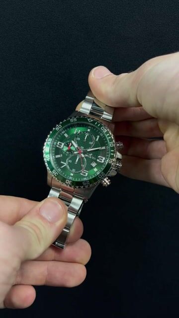 Invicta Specialty 49094 F&eacute;rfi &oacute;ra - Quartz szerkezet - Rozsdamentes ac&eacute;l z&ouml;ld sz&aacute;mlappal - 45 mm