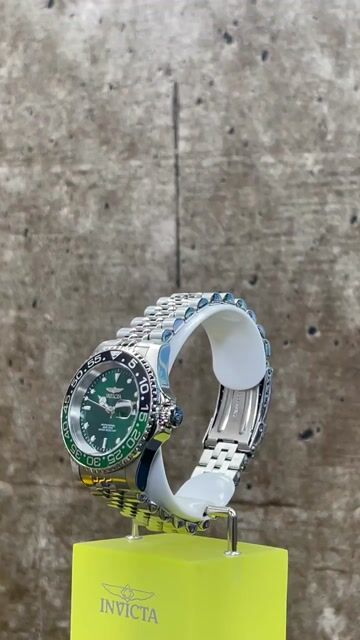 Invicta Pro Diver 34105 Men's Watch - Quartz Movement - Stainless Steel with Green Dial - 40 mm