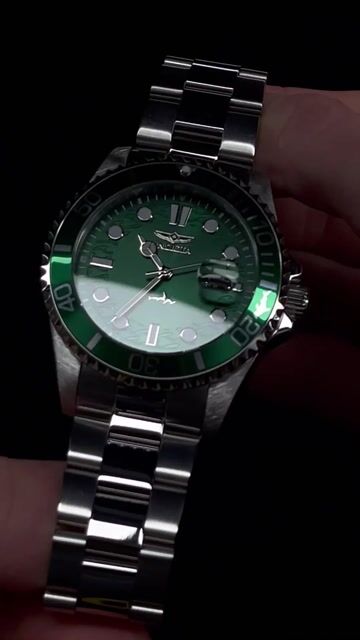 Invicta Pro Diver 30020 Orologio da Uomo - Movimento al Quarzo - Acciaio Inossidabile con Quadrante Verde - 43 mm